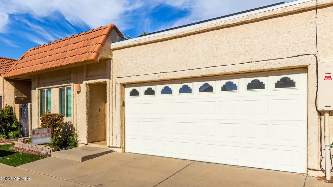 1126 E Charleston